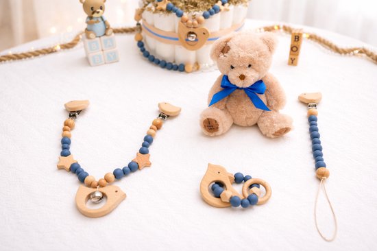 Luiertaart 37 stuks - kraamcadeau - Hawsaz.nl Cadeau - 30 luiers newborn - Babycadeau - Babygeschenkset - Knuffel - Speenkoord - Rammelaar - Babyshower - Gepersonaliseerde - Wagenspanner kinderwagen - Speelgoed hout - Zwitsal Verzorging van Luiertaart — afbeelding 2