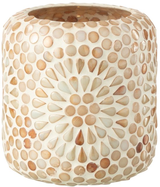 Cilindrische kaarsenhouder met beige en witte mozaïektegels in een bloemenpatroon, op een witte achtergrond.