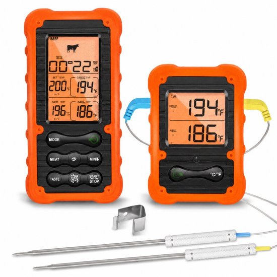 Twee oranje vleesthermometers met digitale displays, één met twee probes, de ander met één probe.