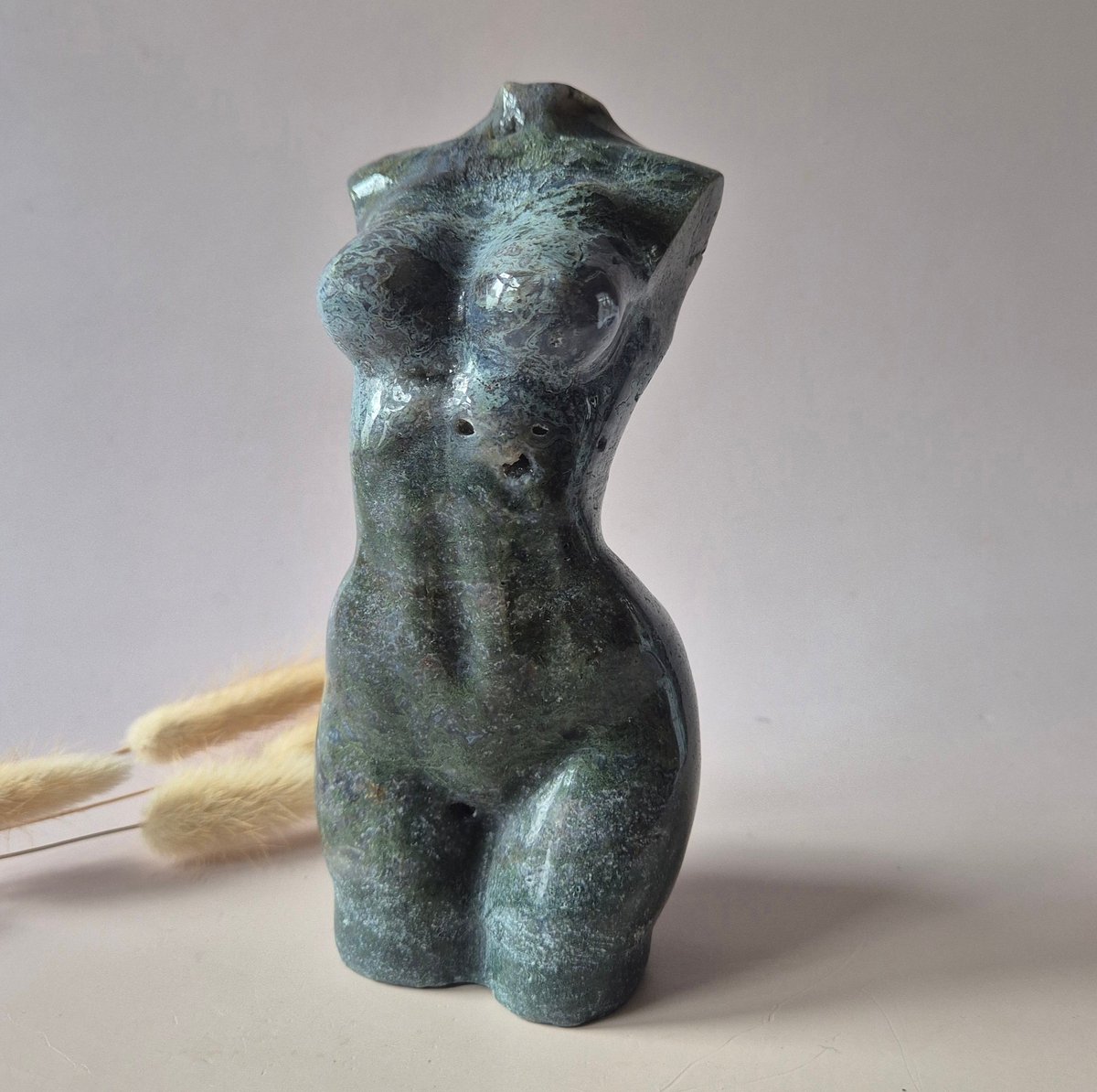 Moonlight Gemstones Mosagaat Vrouwenbeeld 15 cm 852g – Divine Feminine Edelsteen Sculptuur Groen