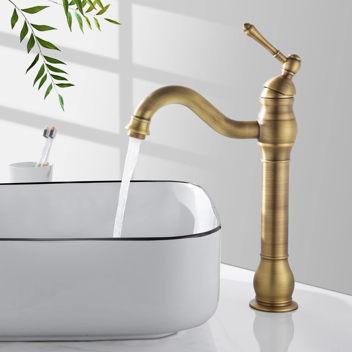 Dailygoods- Badkamerkraan 360° Draaiende Uitloop - Hoog Enkelhandige Messing Badkamerkraan - Waterdicht - Levensduur Verlengend - Moderne Geborstelde Gouden Afwerking - Wasbakkraan