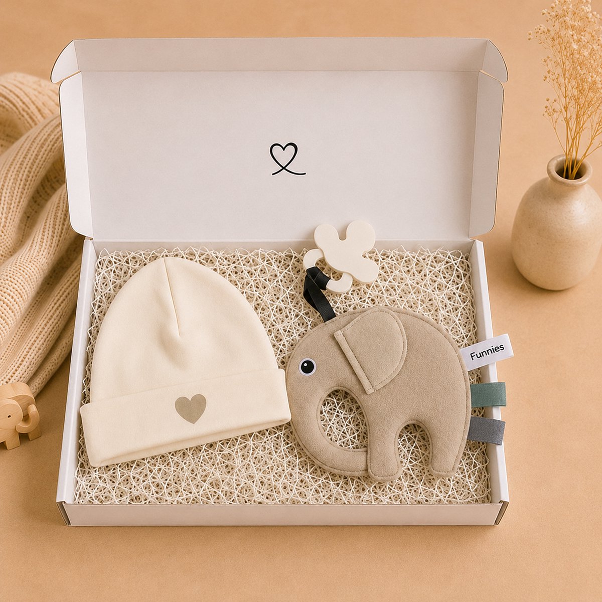 Baby Cadeau Jongen Meisje | Kraamcadeau | Babyshower Cadeau | Gender Reveal Cadeau | Geboorte Cadeau | Newborn Cadeau | Mutsje Hartje & Tutpop Olifant | Luxe Brievenbus Cadeau | Blijeitje
