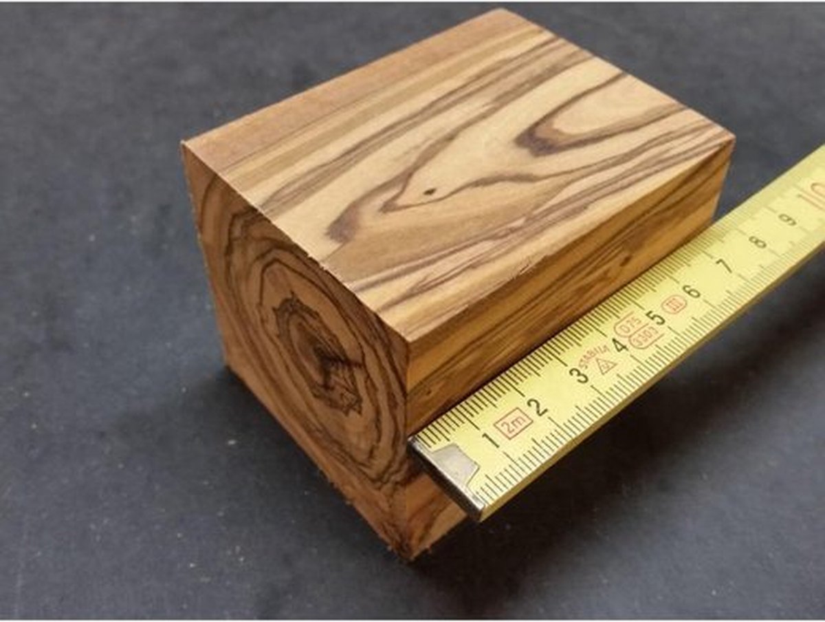 D.O.M. Kantelblok Olijfhout 9x9x6 cm – Handgemaakt en Duurzaam Hout voor Houtsnijden Hobby en Kunstprojecten