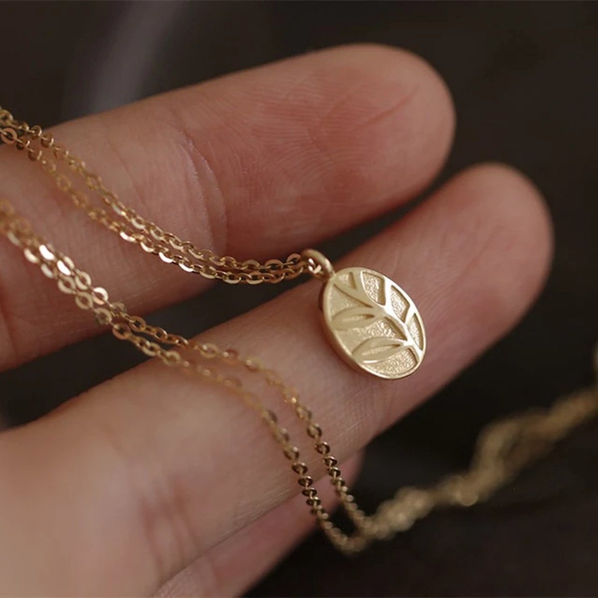 Fijne Damesketting met blad hanger - The Leaf Pendant - 925 sterling zilver verguld - Handgemaakt