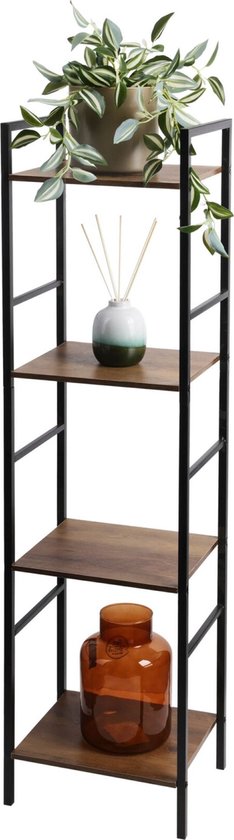Zwart metalen staand wandrek met 4 walnootkleurige houten planken. Groene plant, diffuser en bruine vaas.