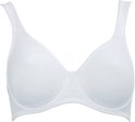 Witte voorgevormde beugel bh met brede schouderbanden, productfoto.