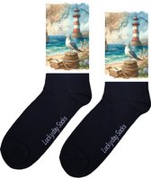 Vuurtoren - Opkikker - Grappige sokken - Valentijns cadeau - Verjaardag cadeau - Sinterklaas cadeau - Leuke sokken - Vrolijke sokken - Zeemeeuw - Kerst Sokken - Vaderdag - Moederdag - Kerstcadeau - Socks die Happy maken - Maat 37-44