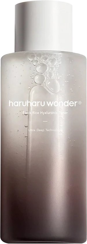 Fles Haruharu Wonder Black Rice Hyaluronic Toner, 150 ml. De fles is lichtgrijs met een donkerbruine basis en bevat luchtbellen.