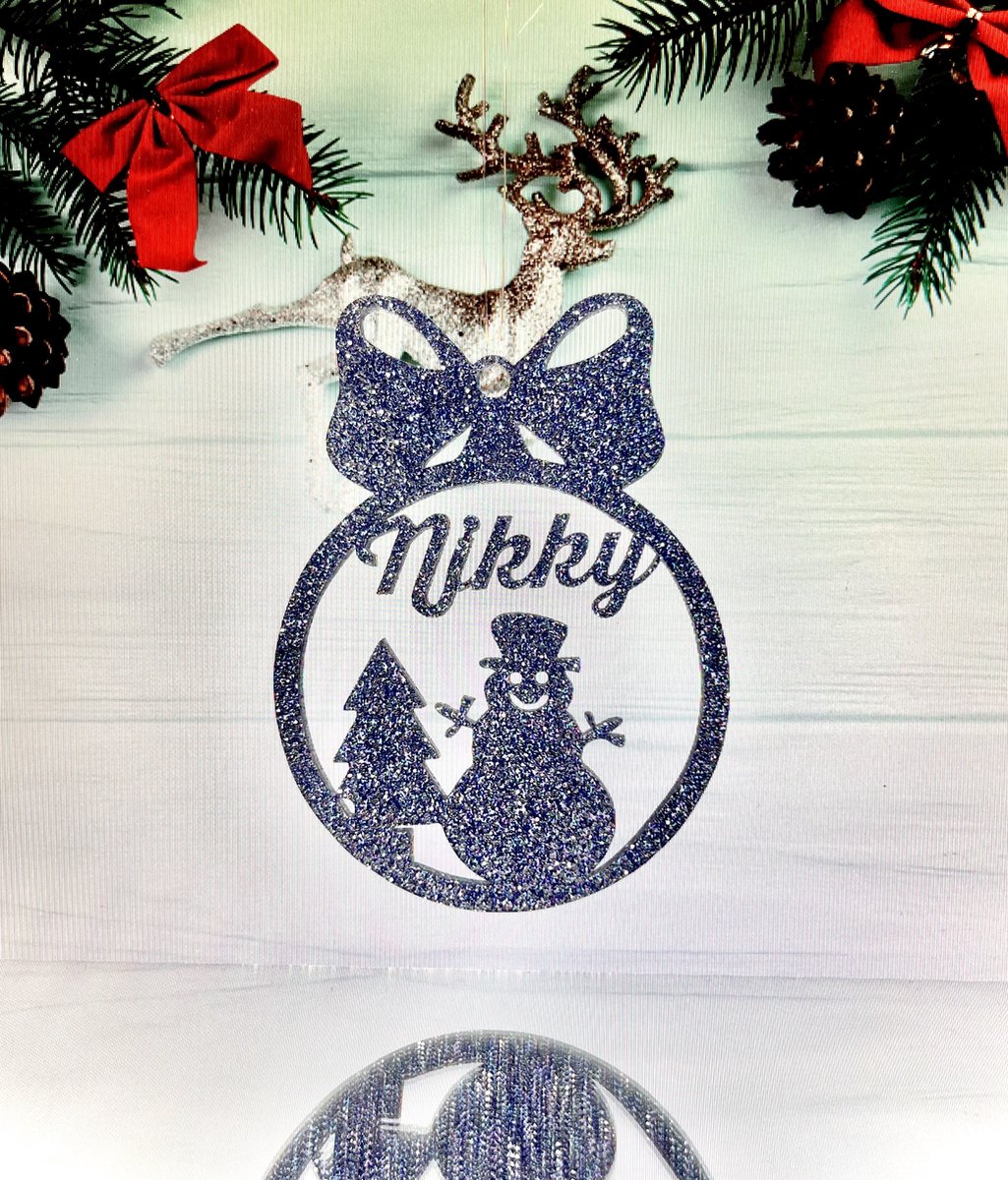 Kerstbal met naam - gepersonaliseerde kerstbal - kerstdecoratie met naam - kerst ornament met naam - lasergesneden kerstbal - gegraveerde kerstbal - uniek kerstcadeau - kerstkado - lasergegraveerde kerstbal - kerstbal