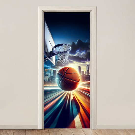 Deursticker met basketbal bij een basket, stad op achtergrond met lichtbanen.