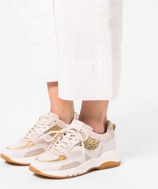 Manfield Dames Witte leren sneaker met gouden glitter Maat