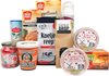 Cadeaupakket met Koopmans Appeltaart, Koopmans Pannenkoeken, Van Gils Poedersuiker, De Zeeuwse Boerin Keukenstrop, Koetjesreep, Pickwick Rooibos, Vroeger was alles beter snoepgoed en drop, slagroom.