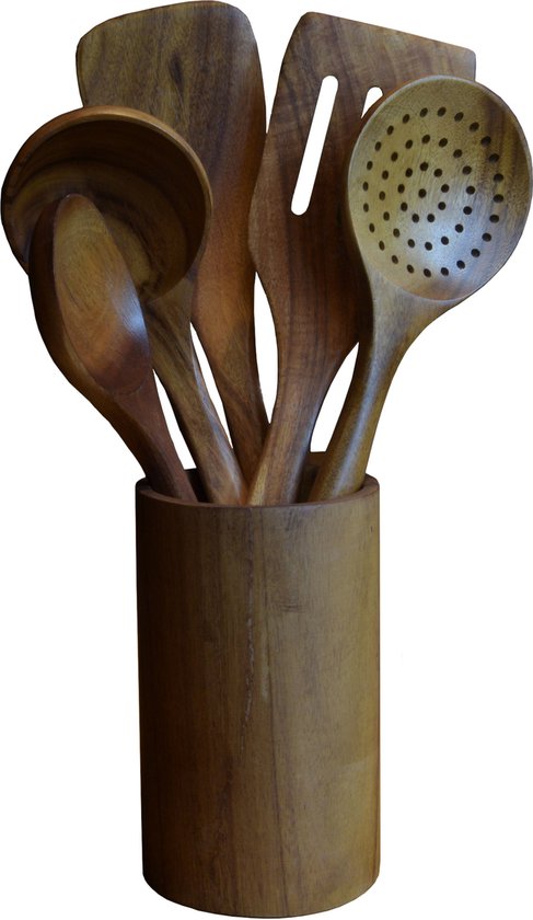 Een set van zes houten keukengerei, waaronder lepels en spatels, in een houten houder.