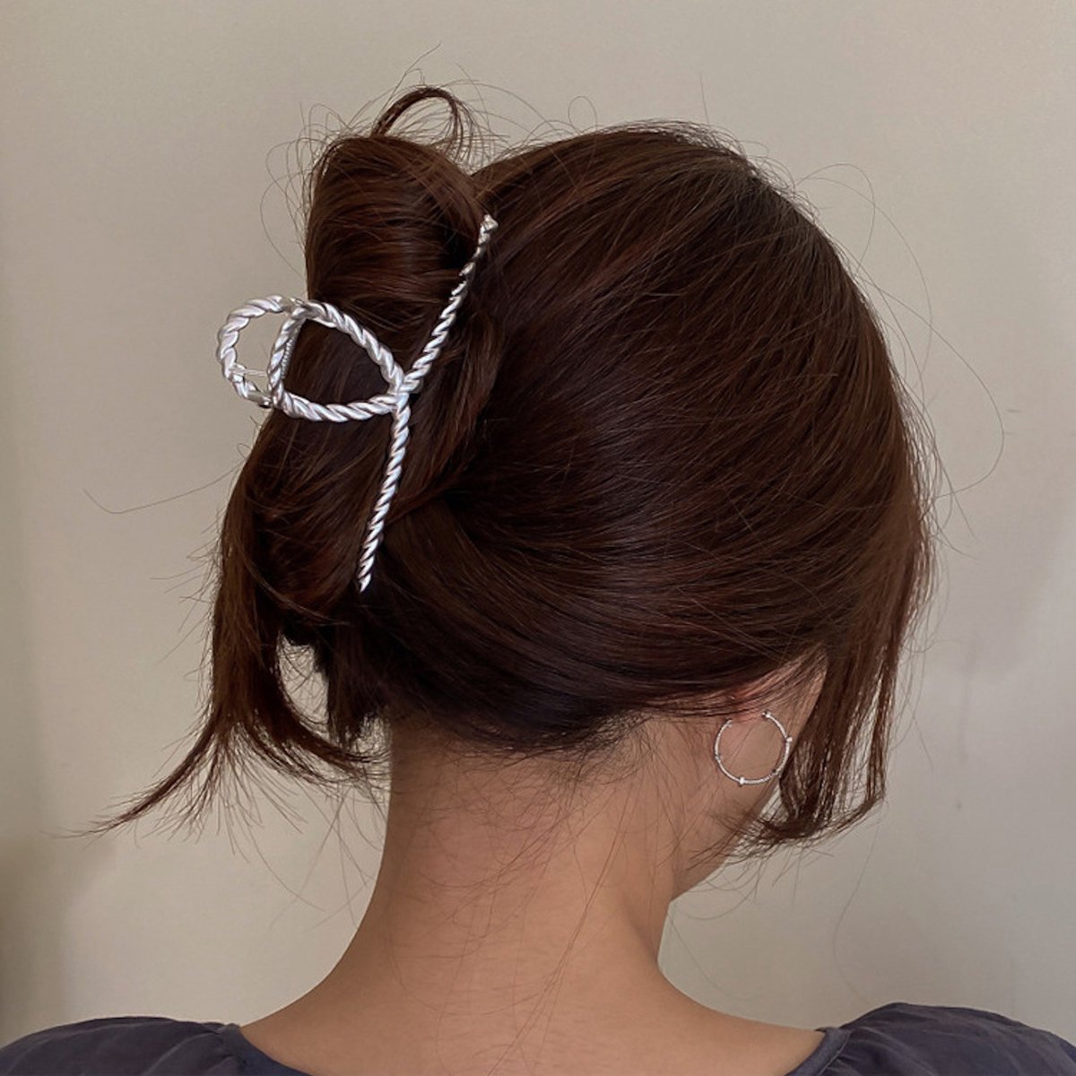 Minimalistische Grote Haarklem met Gedraaid Lijnontwerp-zilver