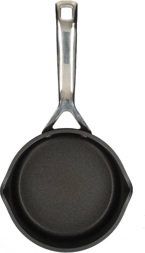 Zwarte steelpan met anti-aanbaklaag en een gebogen metalen handgreep.