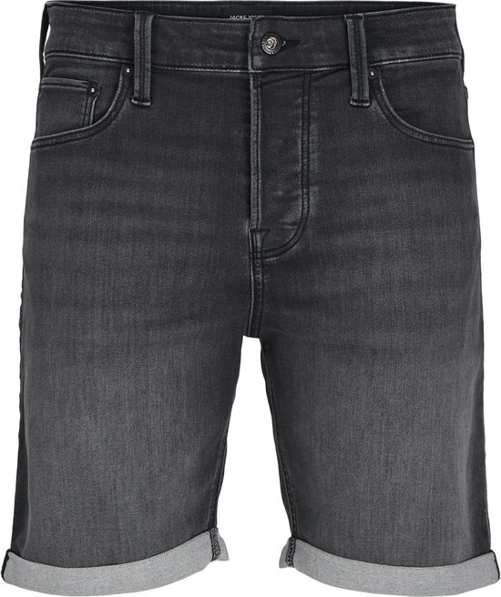 Grijze denim shorts voor heren met omgeslagen pijpen, van voren gezien.
