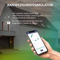 Mobiele telefoon toont timer voor aanwezigheidssimulatie in huis.