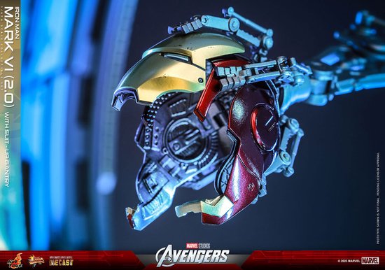 Hot Toys Iron Man Mark VI 1:6 Scale Figure met Suit-UP Gantry