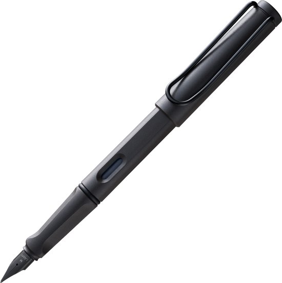 Zwarte LAMY safari vulpen met zichtvenster voor inkt en zwarte stalen penpunt.
