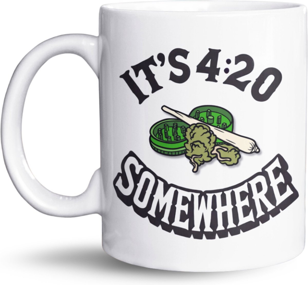 NietMokken.nl - Leuke Mok 325 ml - It’s 4:20 Somewhere - Grappige Mok met Joint en Grinder Design - Humoristische Beker - Perfect Cadeau voor Ontspanning - Cadeautip voor Vrienden en Collega's - Ideaal voor Thuis of Kantoor - Beker - Wiet cadeau