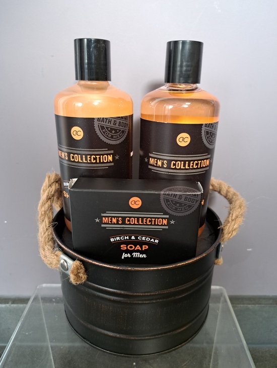 coffret cadeau anniversaire homme - fête des pères - joli cadeau - cadeau rigolo - forfait Noël - soin bouleau cèdre - shampoing - gel douche - savon - éponge de douche