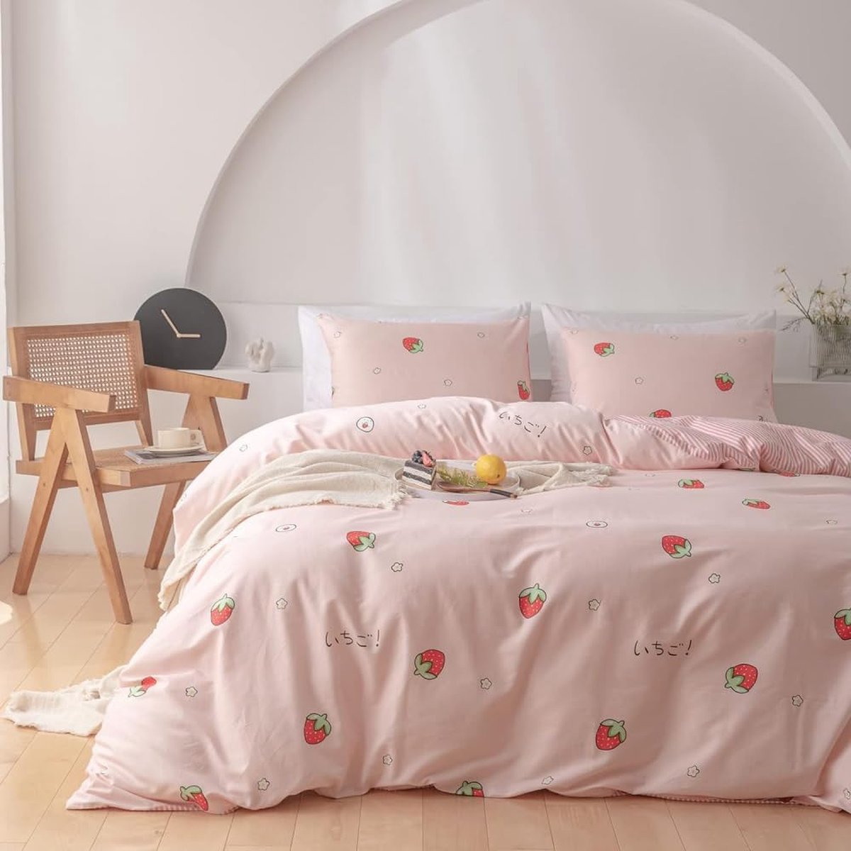 JGS ® Beddengoed Set voor Kinderen met Aardbeienpatroon en Omkeerbaar Ontwerp in Roze