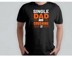 Single Dad and Crushing it - T Shirt - cadeau - gift - vader - dad - beste vader ter wereld - verjaardag - vaderdag - best dad in the world - father - liefde - cute