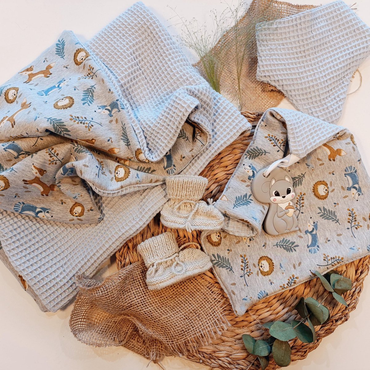 Goedkoopste Kraamcadeau jongen - baby dekentje - baby slofjes - kraamcadeau handgemaakt