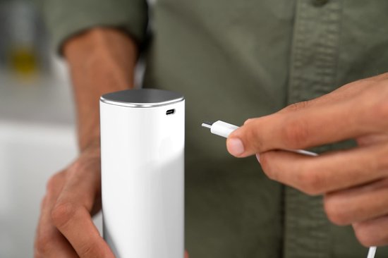 ZWILLING ENFINIGY Elektrische Salz- & Pfeffermuhle mit Keramikmahlwerk & LED Beleuchtung, Aufladbar per USB, 2-teiliges Set: Schwarz & Weiß van Merkloos — afbeelding 5