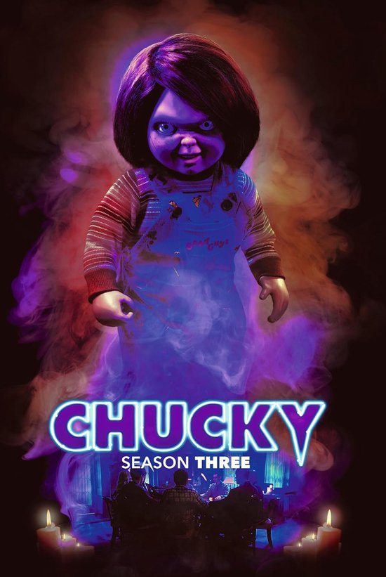 Chucky Seizoen 3 poster met het bovenlichaam van Chucky de pop, omringd door paarse en oranje rook. De tekst 'CHUCKY SEASON THREE' staat centraal.