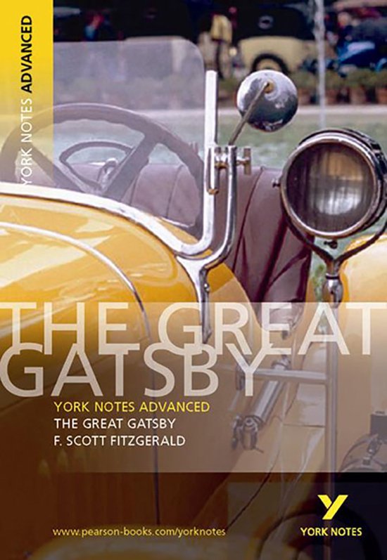Boek "The Great Gatsby" met "York Notes Advanced" op een gele auto.
