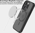 Coque transparente pour iPhone avec cadre noir, montrant le chargeur magnétique MagSafe.