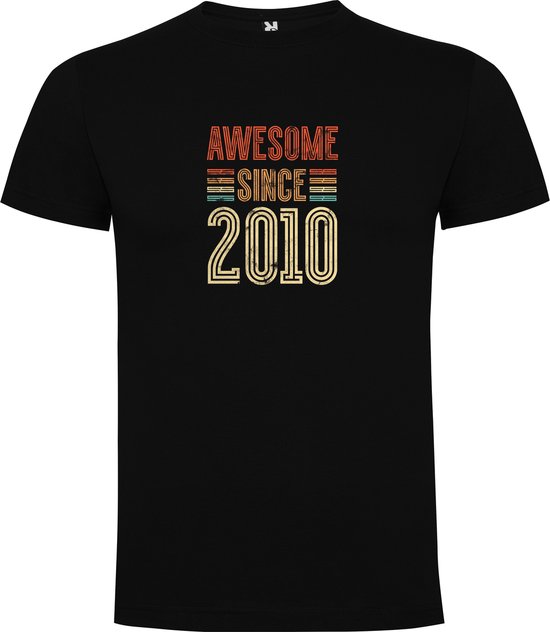 Zwart T-Shirt met “ Kleurrijke Awesome Since 2010 – Vintage stijl – Leeftijd – Verjaardag “ Print Full Color Maat S