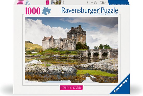 Ravensburger 1000-delige puzzel met een afbeelding van kasteel Eilean Donan in Schotland, met een stenen brug en reflecties in het water.