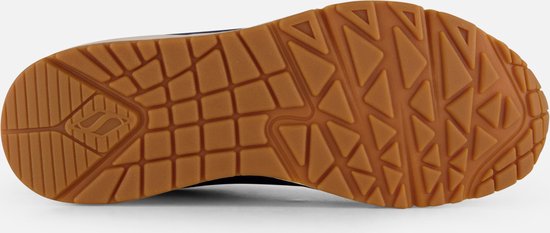 Buitenzool van de Skechers sneaker, met een bruin, robuust en geometrisch patroon.