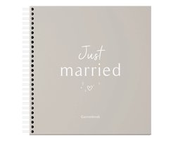 Fyllbooks - Gastenboek Bruiloft - Just Married Invulboek - Receptieboek Huwelijk - Zand - 96 Pagina's