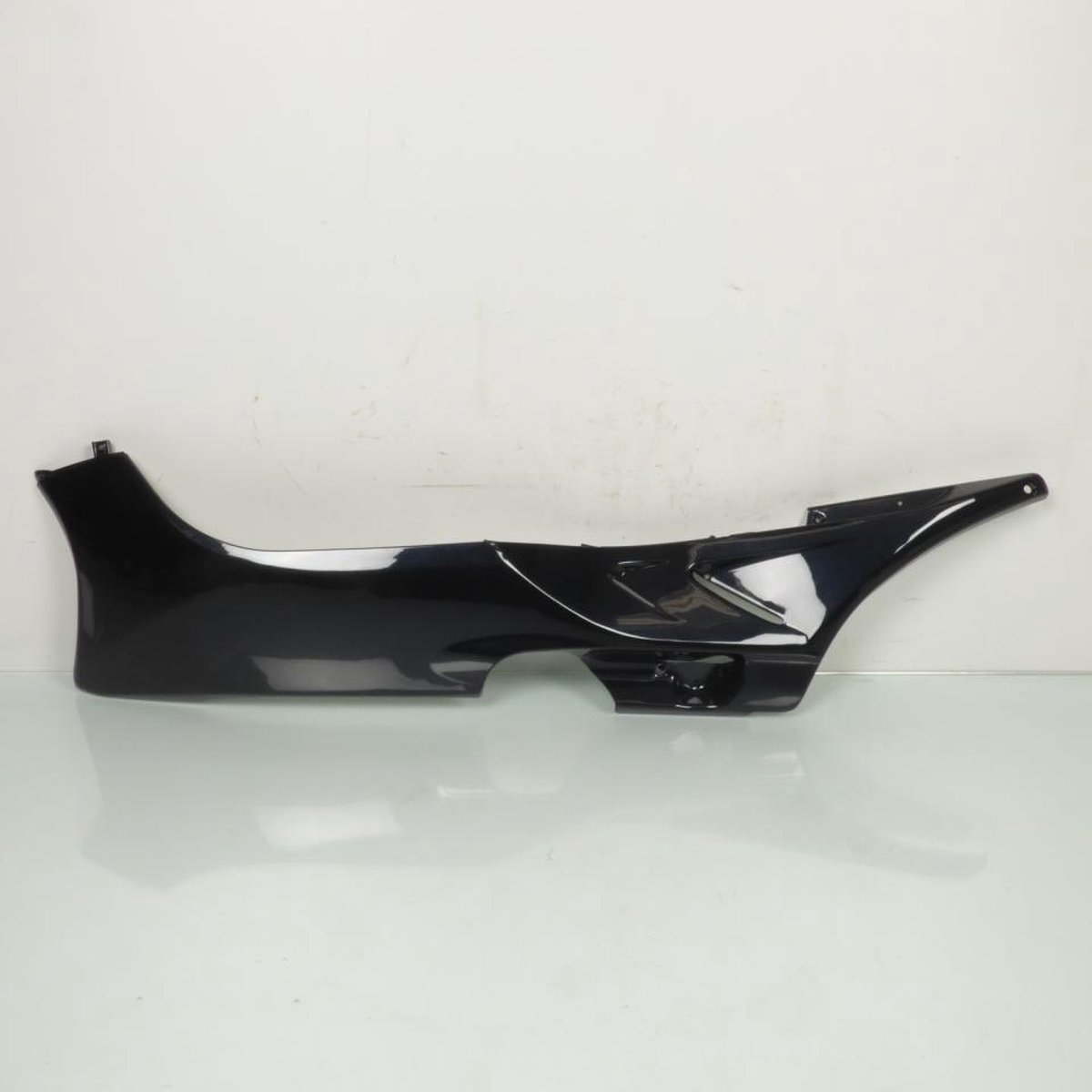 Sabot bas de caisse gauche origine pour Scooter Benzhou 125 Highway TI12-070100004 noir Neuf