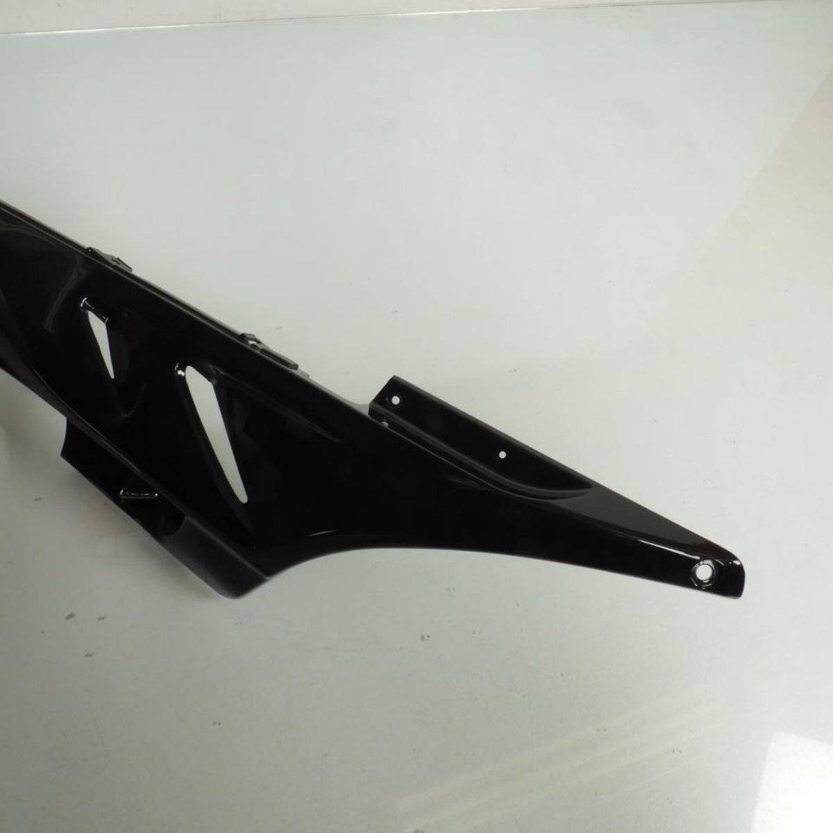 Sabot bas de caisse gauche origine pour Scooter Jonway 125 Aztral TI12-070100004 noir Neuf