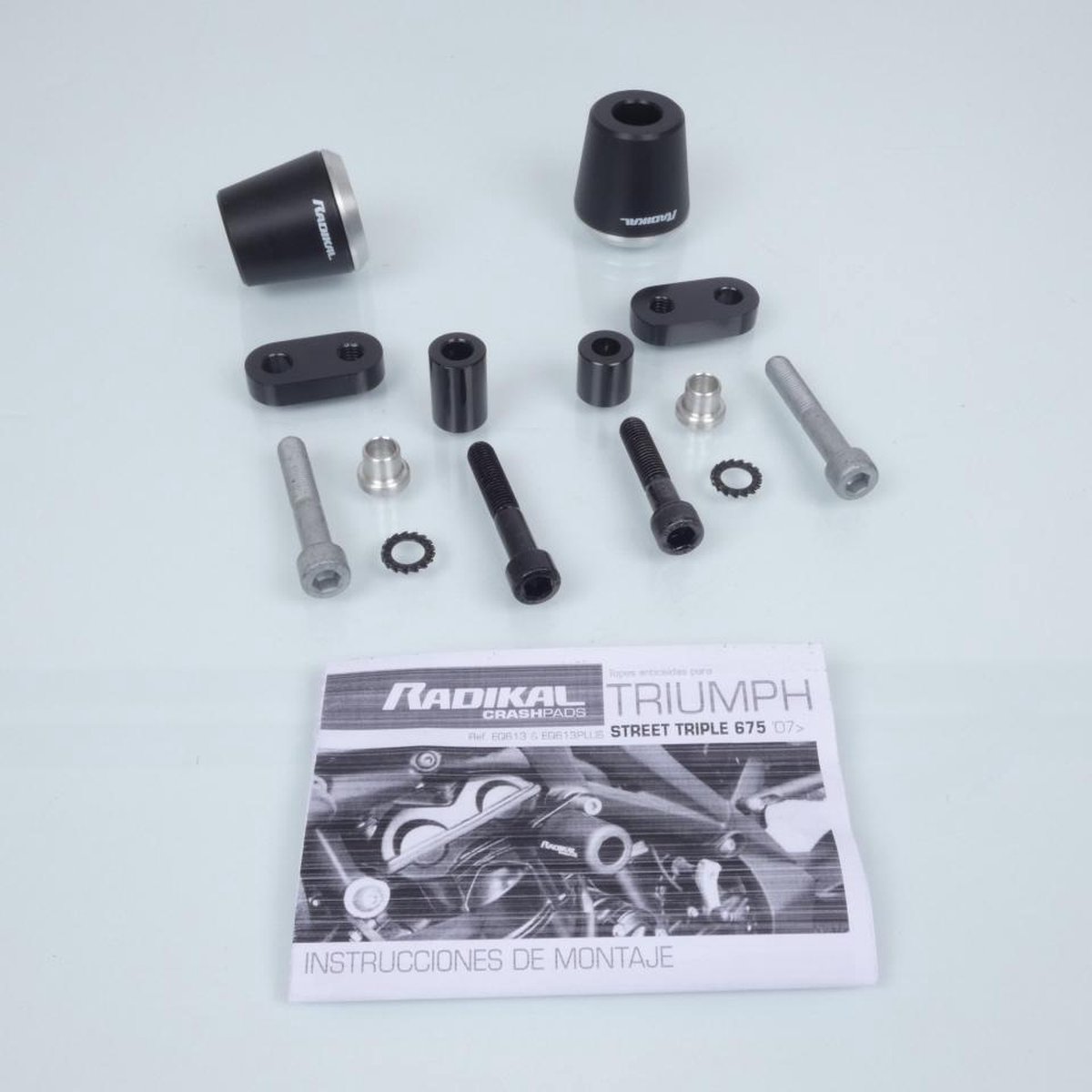 Tampon pare carter Radikal pour moto Triumph 675 Street triple 2007 à 2012 EQ613PLUS Noir
