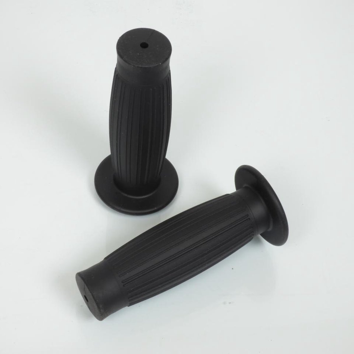 Paire de poignée vintage caoutchouc noir Vparts modèle Bullit guidon 25mm pour moto