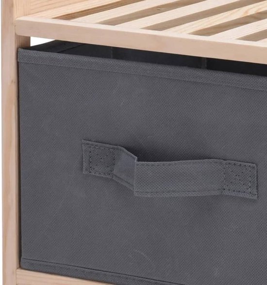 Detail van een grijze stoffen lade met handvat, onderdeel van een houten opbergkast.