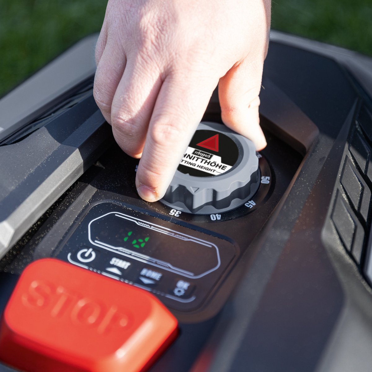 Afbeelding 3 van Scheppach Robotmaaier - RoboCut XL600 - Laadstation - Tot 600 m² - Regensensor