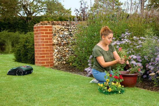 Bosch Indego M+ 700 Robotmaaier - Voor gazons tot 700 m2 - Incl. laadstation en accessoires - Connected