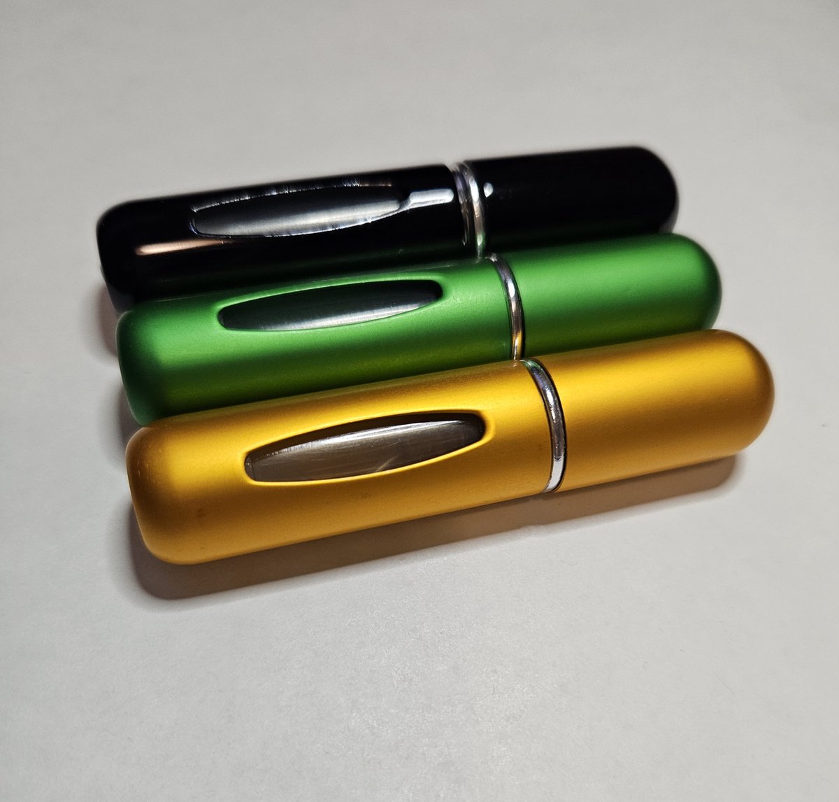 Goedkoopste Compacte Hervulbare Parfumfles - Set van 3 stuks (Groen/ Zwart/ Oranje) - Parfumverstuiver voor Onderweg en Op Reis - 5ml per stuk