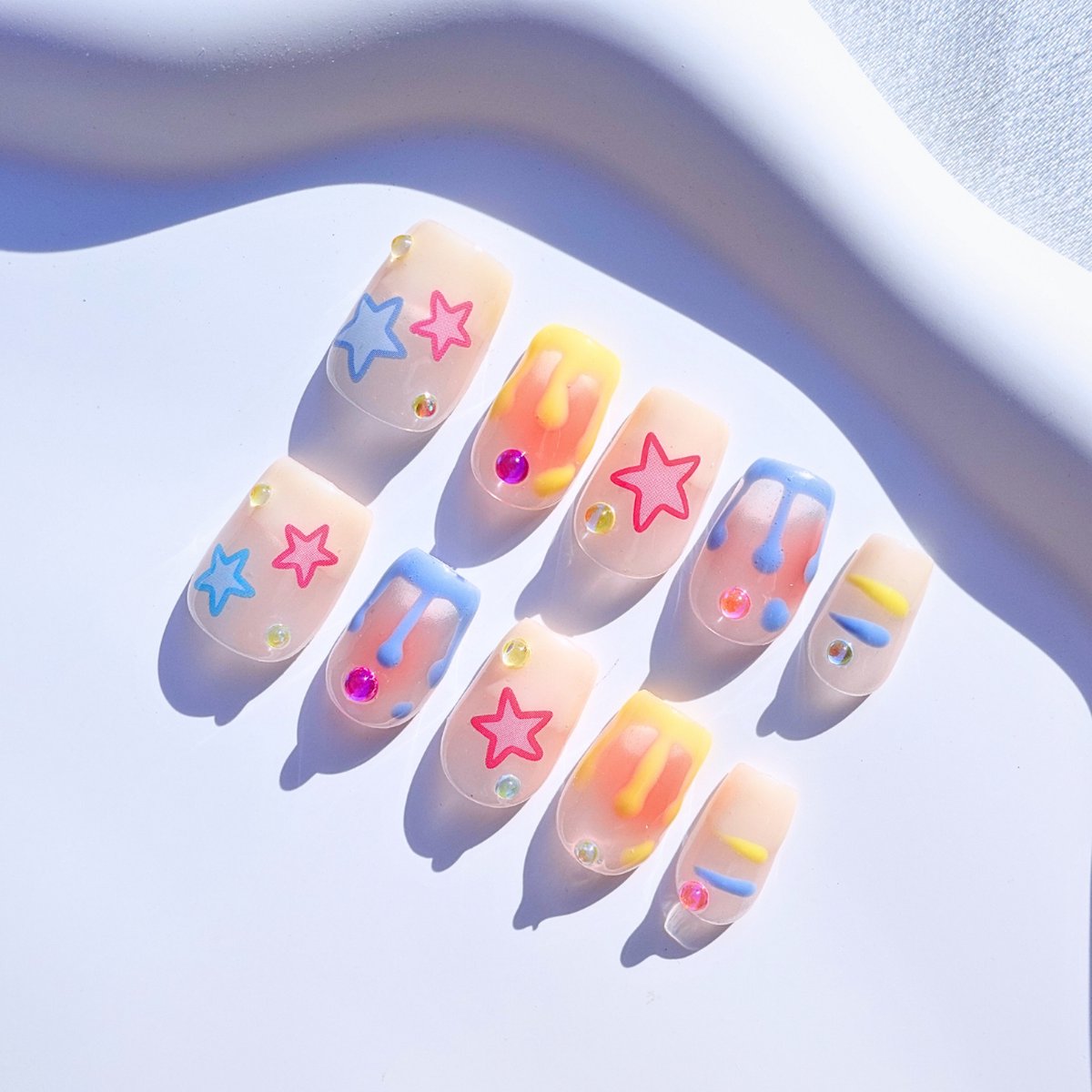 Goedkoopste Press On Nails - Handgemaakte Press On Nagels - Kleurrijk Patroon Korte Ronde Nagels - Starburst Splash - Maat XS