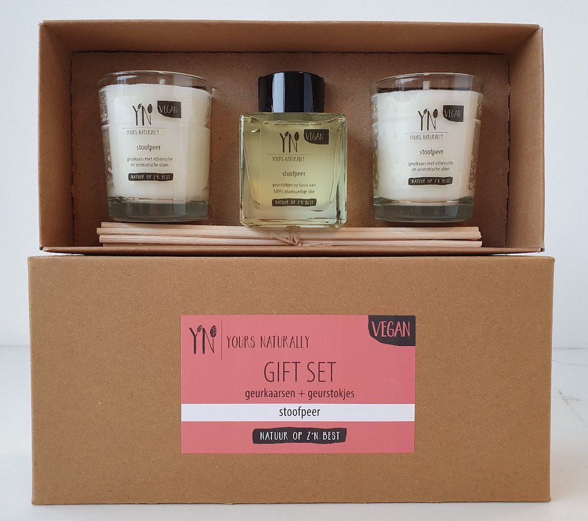 Yours Naturally | Giftset | Stoofpeer | Vegan | 2 Geurkaarsen + geurstokjes | 100% natuurlijk | Bio | Giftset vrouw - Trendy