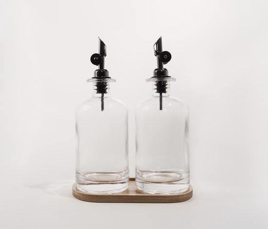 MOSI Home® Azijn- en Olieset | 2 stuks | 500 ML | Dispenser set met houder | Incl. accessoires | Cadeau tip / BBQ / Keukenaccessoires / Oliefles / Azijnfles