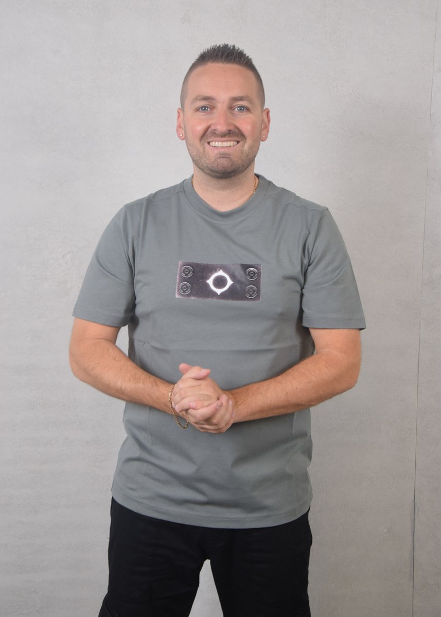 Ma.Strum Tromple Loeil Badge Tee