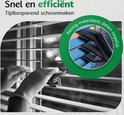 Handen met handschoenen maken jaloezieën schoon met de EASYswift wisser. "Snel en efficiënt, Tijdbesparend schoonmaken, Reinig meerdere delen tegelijk".