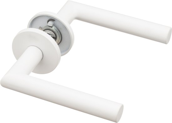 Witte deurklink met ronde rozetten, op een zwarte achtergrond.
